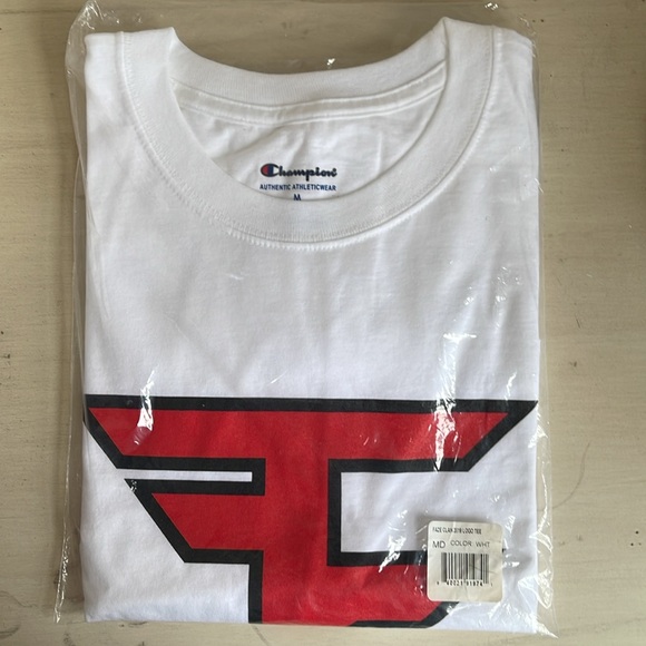 FAZE CLAN 2019 CHAMPION LOGO TEE - Picture 2 of 5